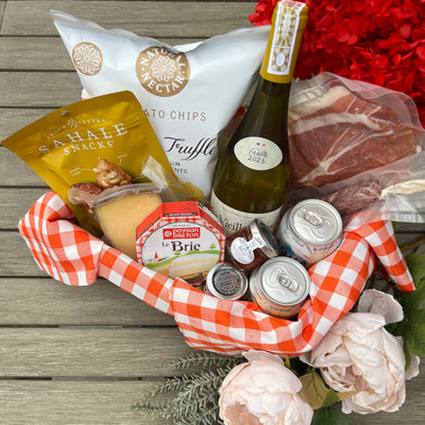 Natalia’s Rustic Gourmet Basket
